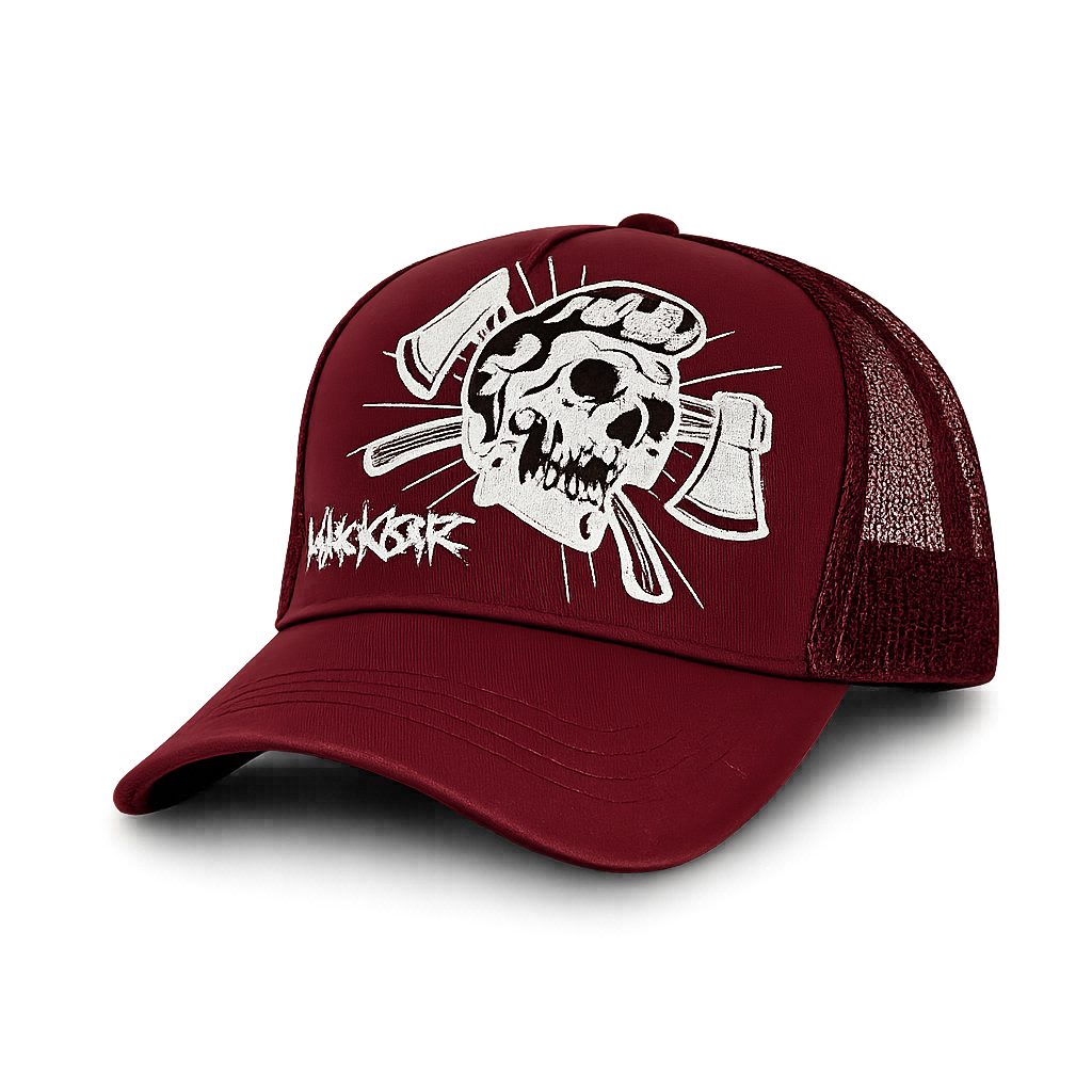 Rote Trucker Cap mit weißer Totenkopf- und Axt-Stickerei, Mesh-Rückseite, freigestellte Produktaufnahme.